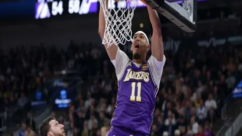 “曼联教练朗尼克提议英超裁判加入球队训练”